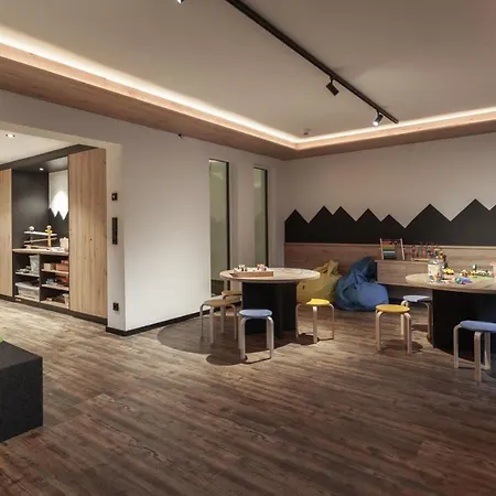 First Mountain Oetztal Szálloda 3*