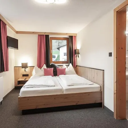 First Mountain Oetztal Szálloda 3*