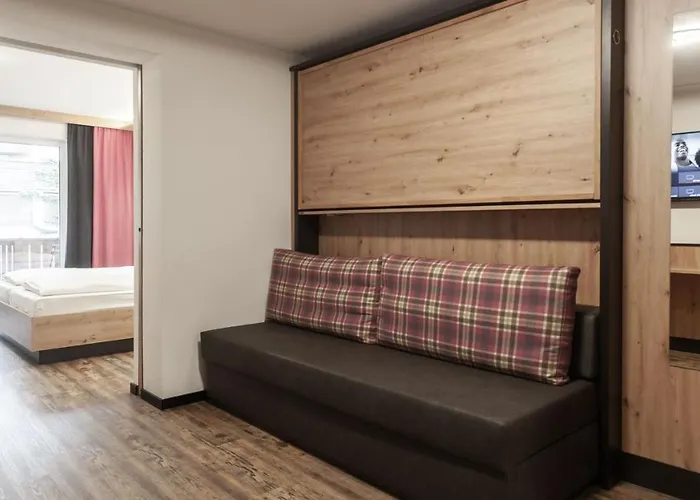 First Mountain Oetztal 酒店 3*