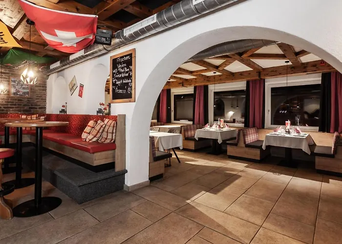 First Mountain Oetztal 酒店 3*