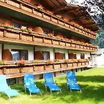 Отель First Mountain Oetztal Лангенфельд