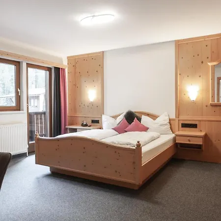 First Mountain ötztal Hotel 3*